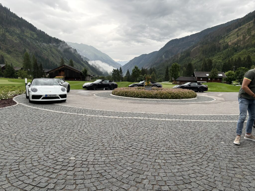 Porsche vo Drefreggentalhotel